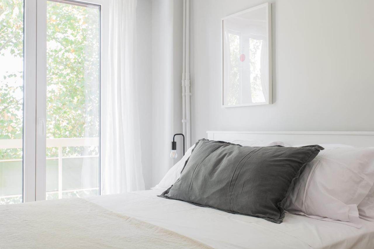 Absolute 2Br Apartment Near Emst Museum By Upstreet Athens Ngoại thất bức ảnh